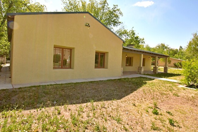 Building Photo - 609 6th St
