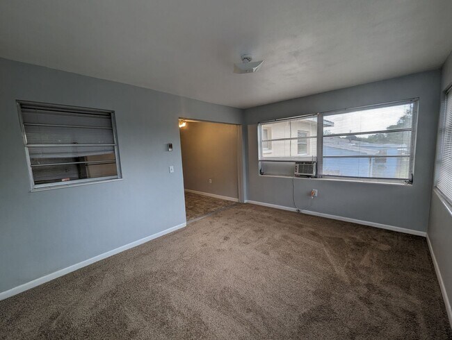 Building Photo - Nicely sized 2 Bedroom in Beverly Hills