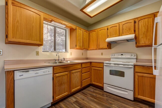 Building Photo - Three bedroom, two bath, two car garage in...