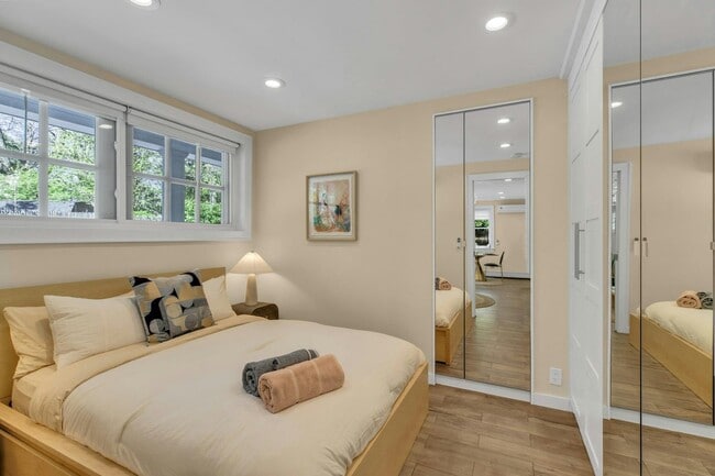 Building Photo - 14 Crossman Pl
