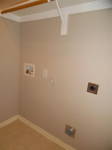 Building Photo - 8572 Davis Dr