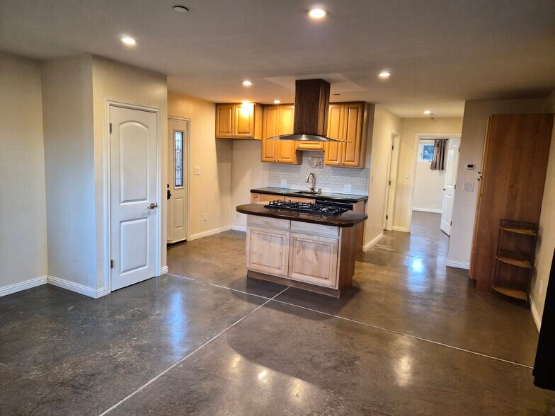 Primary Photo - 3 Gonzales St