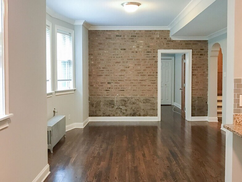 Building Photo - 4838 N Paulina St