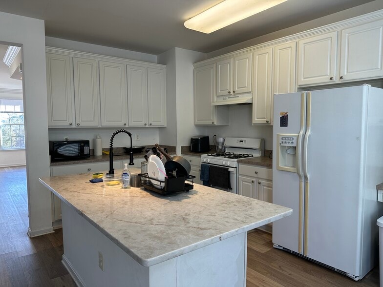 Building Photo - 4122 Dallas Hutchison St