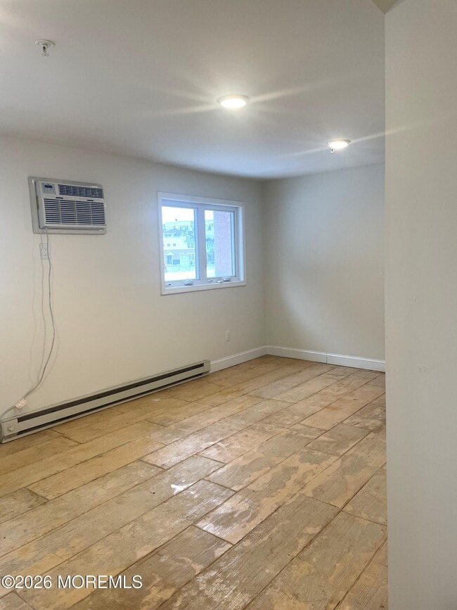 Building Photo - 16 Lake Ave