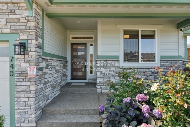 Building Photo - Stunning 3 BD, 2 BA Salem Home with Elegant Finishes!