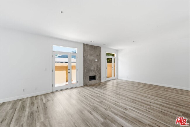 Building Photo - 2311 Schader Dr