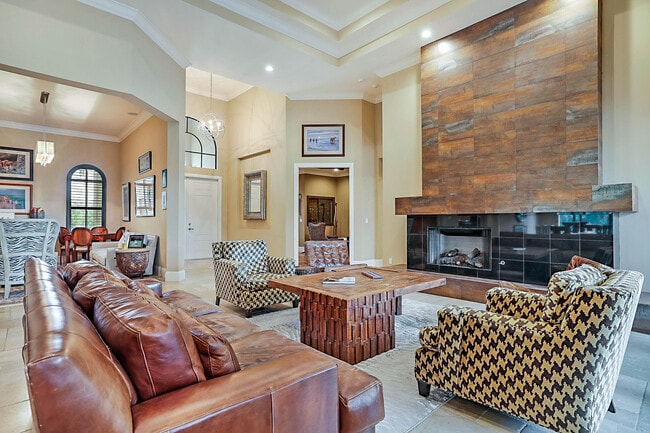 Building Photo - 18337 SE Old Trail Dr W