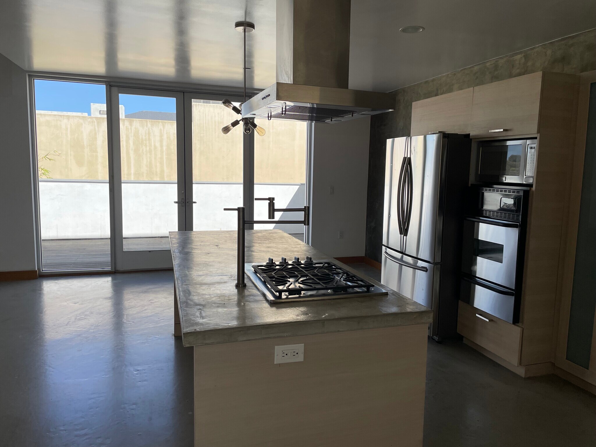 Building Photo - 116 E Yanonali St