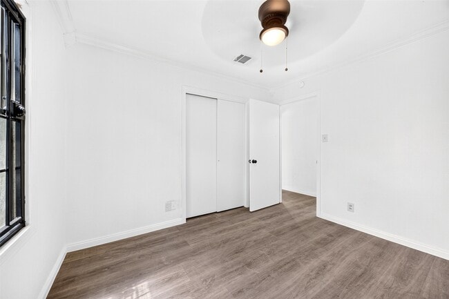 Building Photo - 9211 Clearway Dr