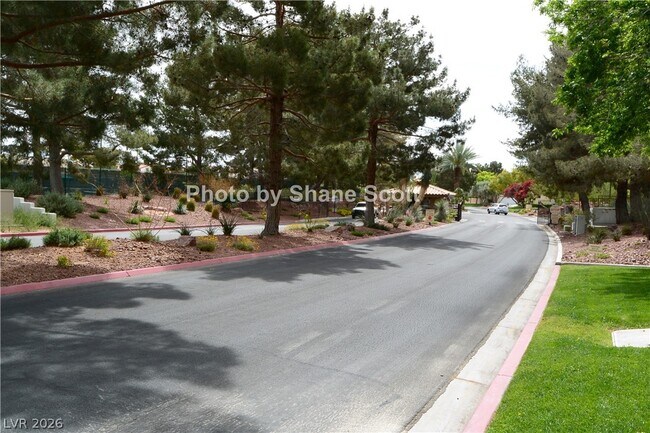 Building Photo - 7605 Rolling View Dr