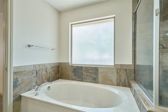 Building Photo - 13613 Vail Dr