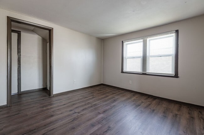 Building Photo - nre936