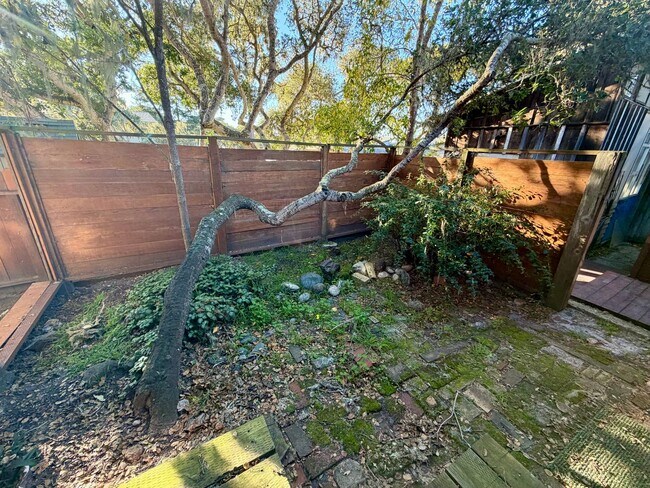 Building Photo - Unique 2 bedroom 2 bath home in Pacific Grove!