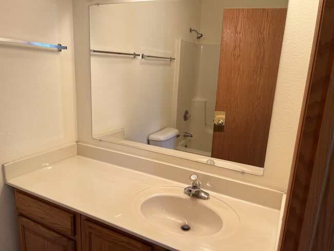 Building Photo - 1105 Heritage Ct