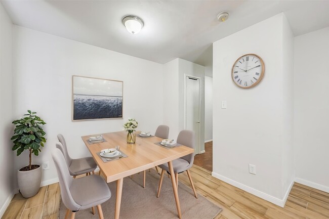 Building Photo - 1905 S Cooper St