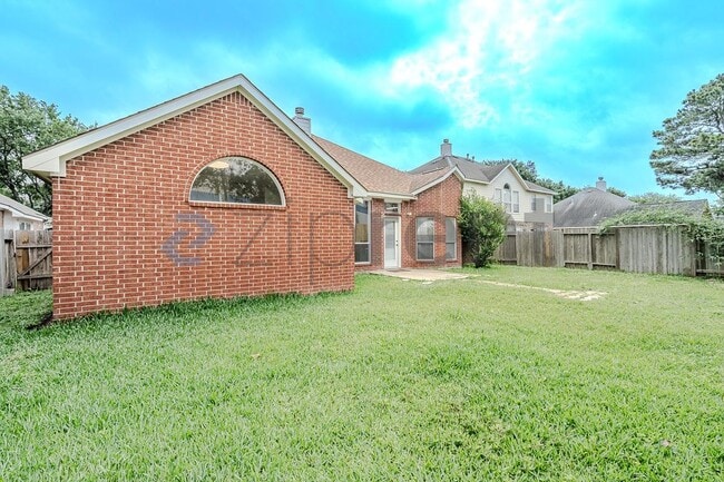 Building Photo - 14107 White Oak Gardens Dr