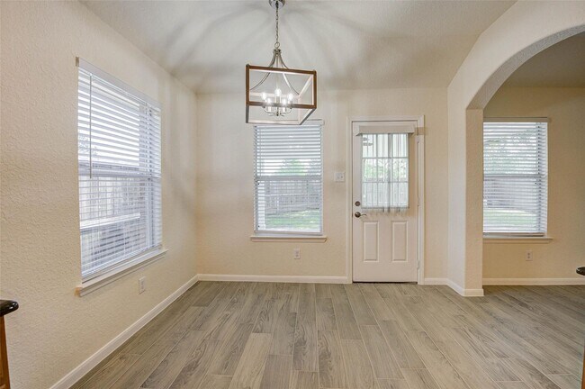 Building Photo - 32403 Cross Spring Park Ln