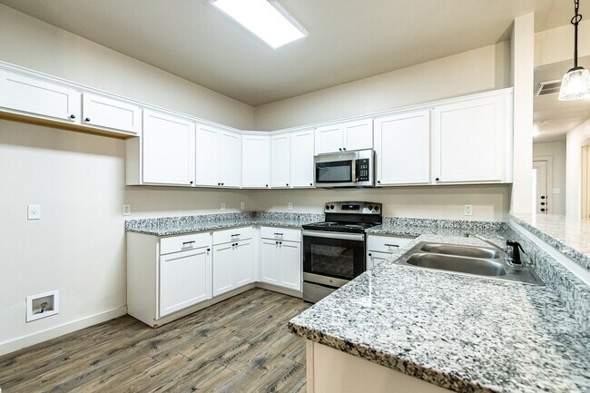 Building Photo - Zero Deposit! 6, 9 or 12 month Lease! Coop...