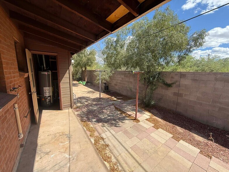 Building Photo - 3577 E 3rd St