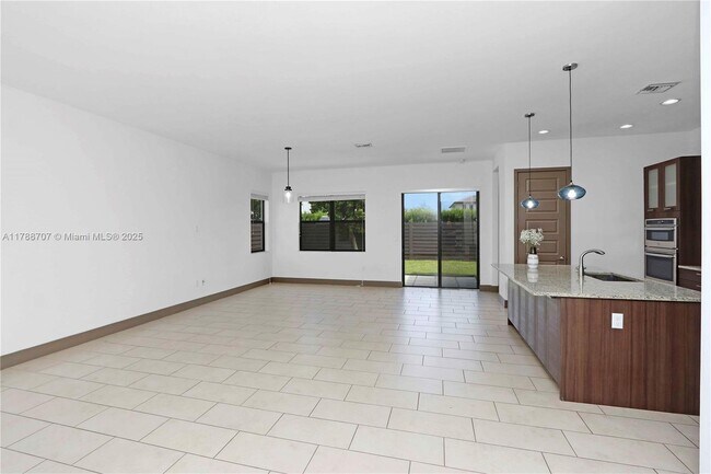Building Photo - 15957 SW 136 Way