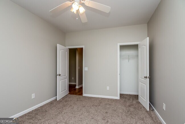 Building Photo - 292 Monarch Village Way