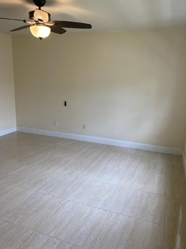 Building Photo - 432 Airport Rd