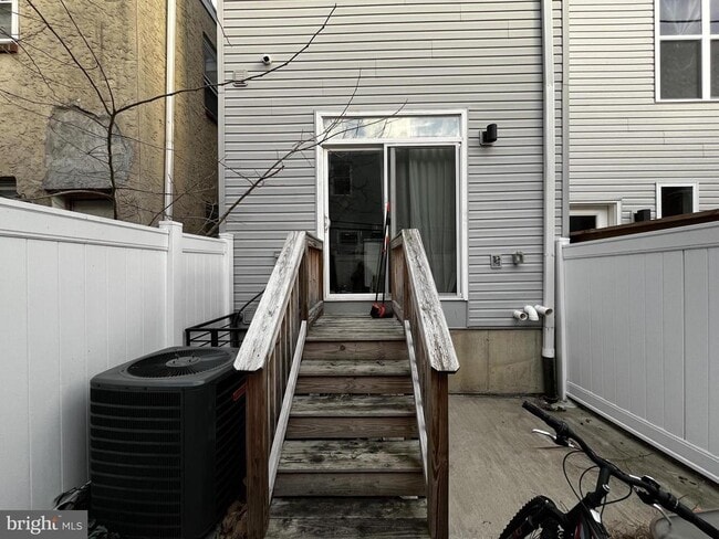 Building Photo - 1332 S 30th St