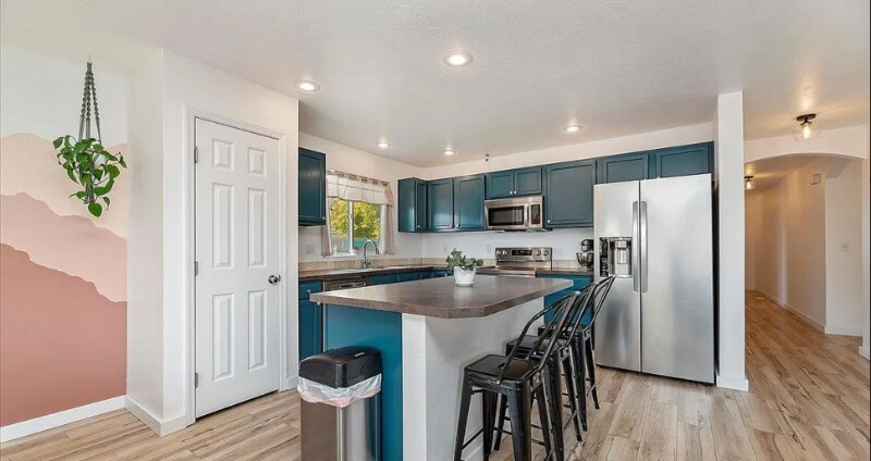 Building Photo - 765 SW Portal St