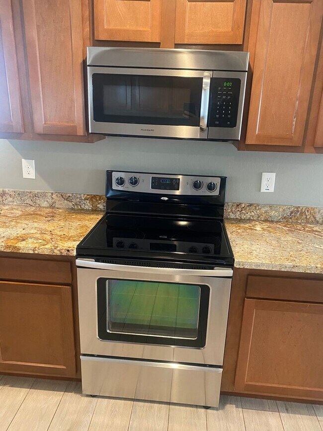 Building Photo - Remodeled 3/2 SFH Glendale, built in 2016