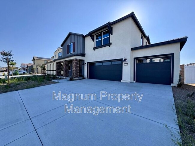 Building Photo - 30769 Valley Heights Dr.