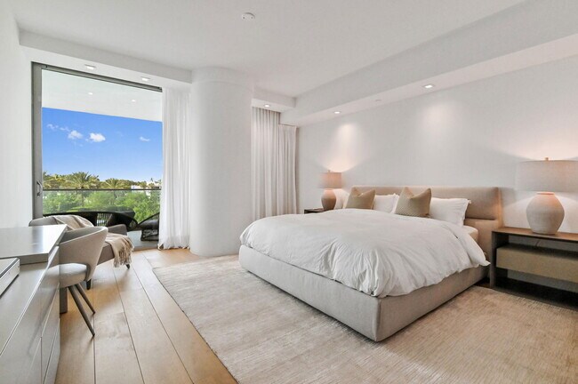 Building Photo - 10203 Collins Ave