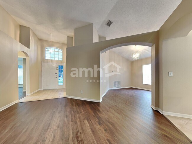 Building Photo - 1502 Scotch Pine Dr