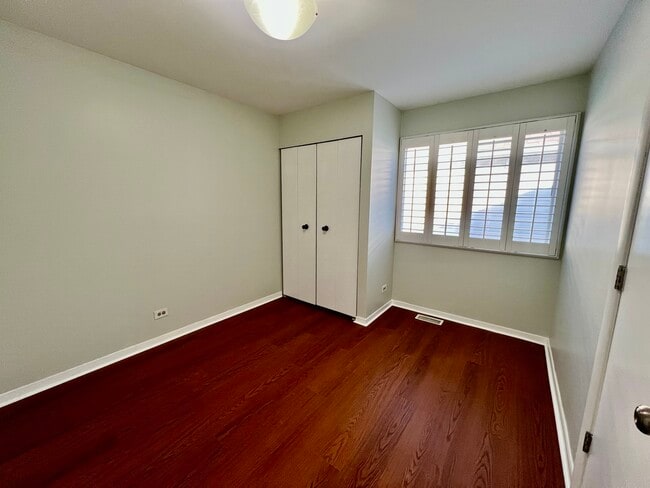 Building Photo - 645 Le Parc Cir