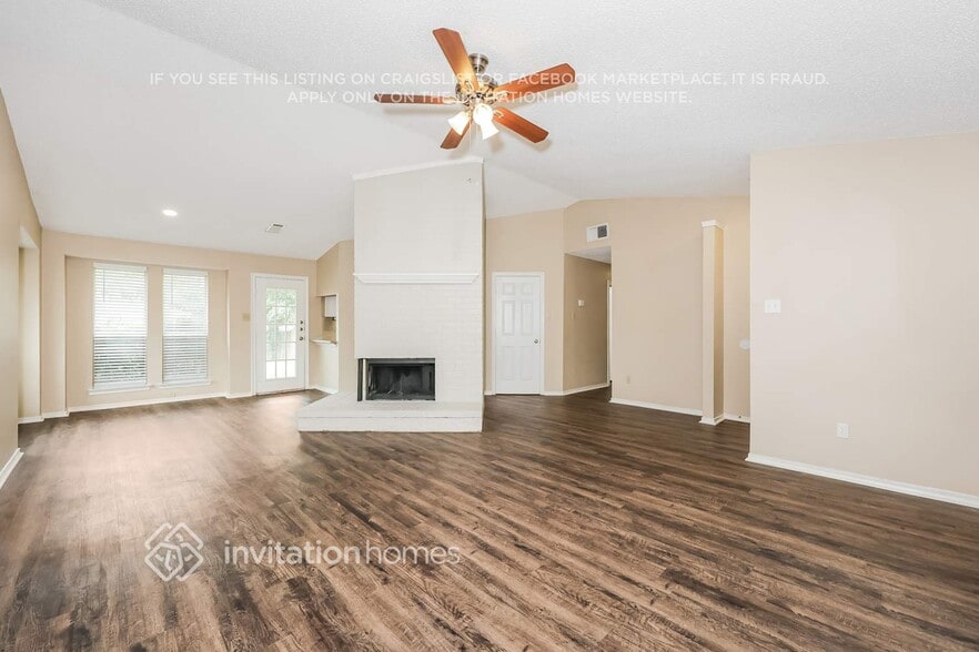 Building Photo - 8465 Willow Creek Dr