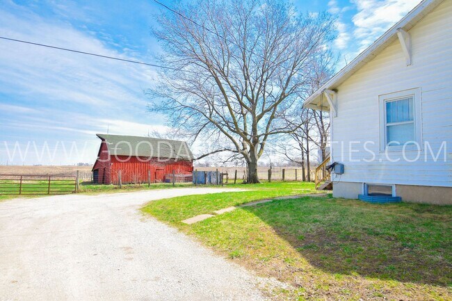 Building Photo - 2-Bedroom Farmhouse
