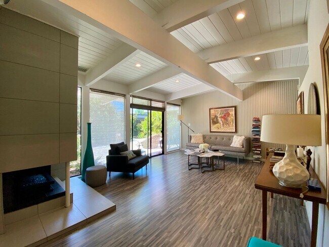 Building Photo - Modernized Eichler Masterpiece