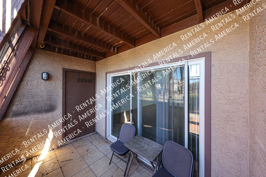 Building Photo - 1601 W Sunnyside Dr