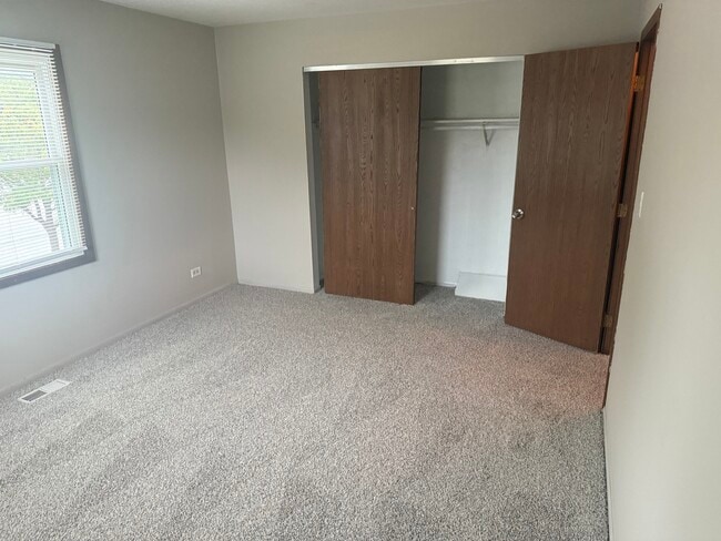 Building Photo - 1642 Country Lakes Dr