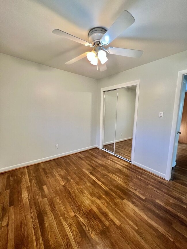 Building Photo - Beautiful 4 BR + den 2 FB home in corner lot!