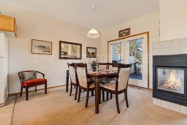 Building Photo - 1140 Golden Pheasant Dr