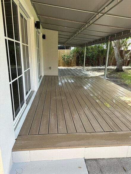 Garden Deck - 7820 Carlyle Ave