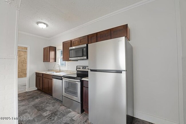 Building Photo - 1312 Lillian Ave