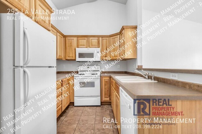 Building Photo - 295 La Valle Strada