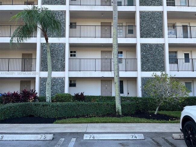 Building Photo - 3100 N Palm Aire Dr