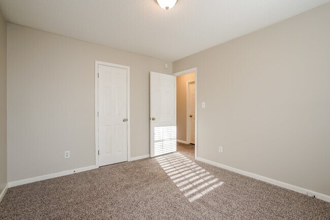 Building Photo - 1501 Poplar Ridge Rd