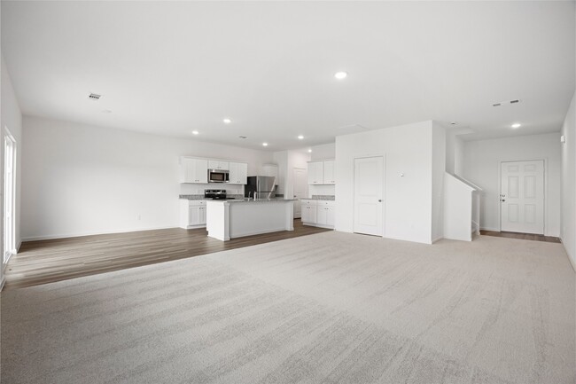 Building Photo - 8203 Vacek Xing Wy