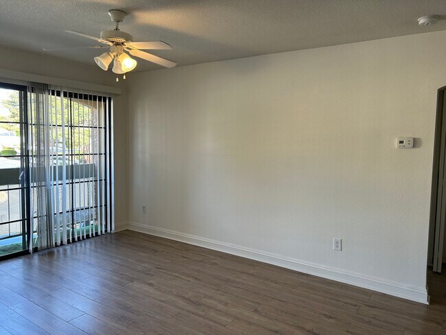 Building Photo - One bedroom condo