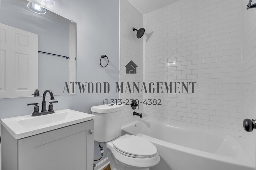 Building Photo - This beautifully updated 3-bedroom, 1-bath single-family home is ready for move-in!