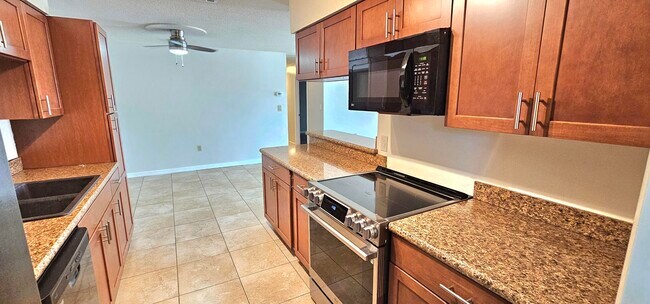 Building Photo - 1380 Floral Ln